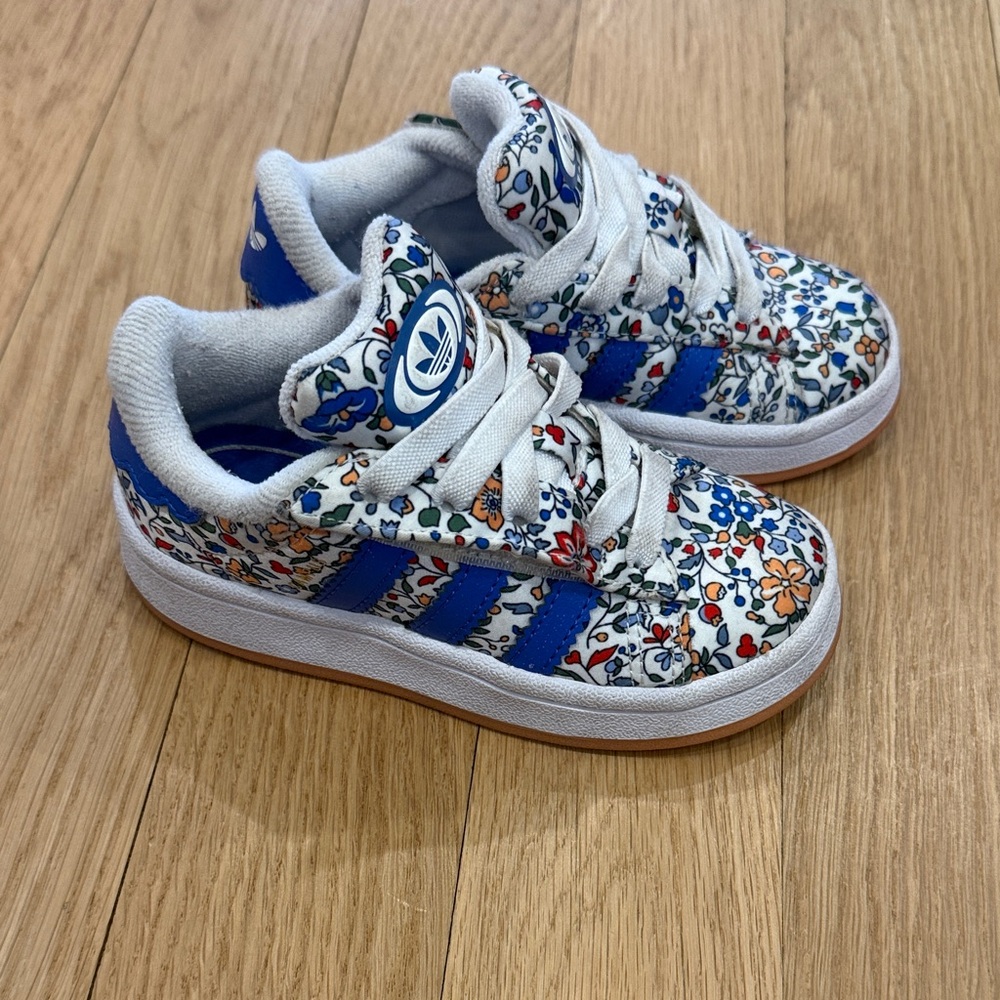 Adidas x Liberty London toddler Sneakers with Floral Print - Blue and White
